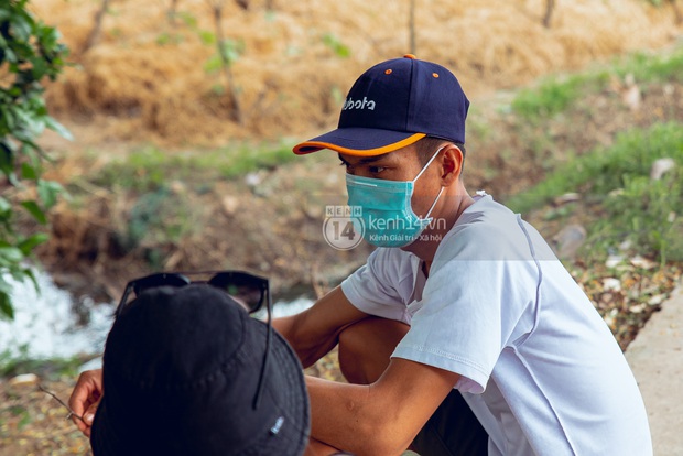 Trực tiếp đến Tiền Giang: Đau lòng khi thấy nhà Hồ Văn Cường bị bỏ hoang, hàng xóm kể lâu rồi không thấy bố mẹ ruột và Phi Nhung về thăm - Ảnh 17. Trực tiếp đến Tiền Giang: Đau lòng khi thấy nhà Hồ Văn Cường bị bỏ hoang, hàng xóm kể lâu rồi không thấy bố mẹ ruột và Phi Nhung về thăm - Ảnh 17.