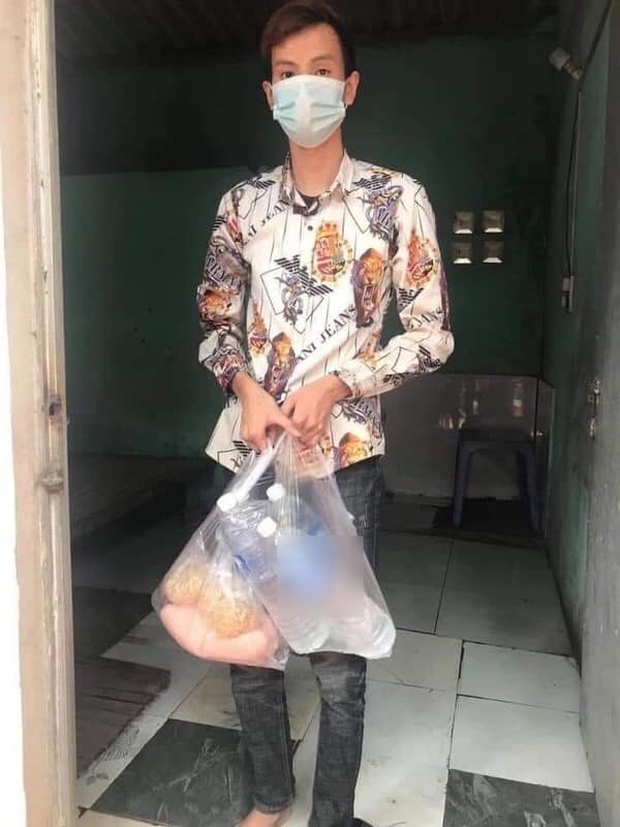 Chính quyền lên tiếng về thông tin thanh niên 17 tuổi trọ ở Bắc Giang phải bán điện thoại, ăn mì tôm liên tiếp 19 ngày trong khu cách ly - Ảnh 1.