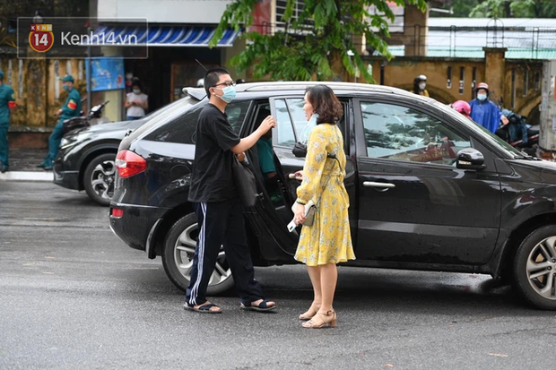 Rich kid Hà Nội được hộ tống trên xe bạc tỷ đi thi vào lớp 10 - Ảnh 4.