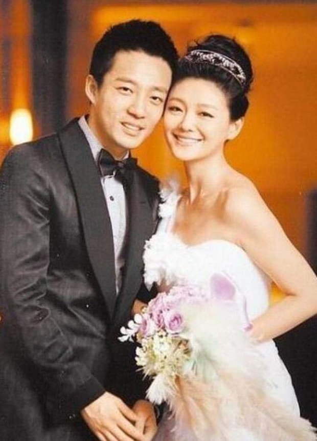 Đám cưới 10 năm trước của Đại S là trò cười Cbiz: 49 ngày đã kết hôn, bị bóc mẽ ê chề và 1001 drama khóc ngất trong nhà vệ sinh - Ảnh 6.