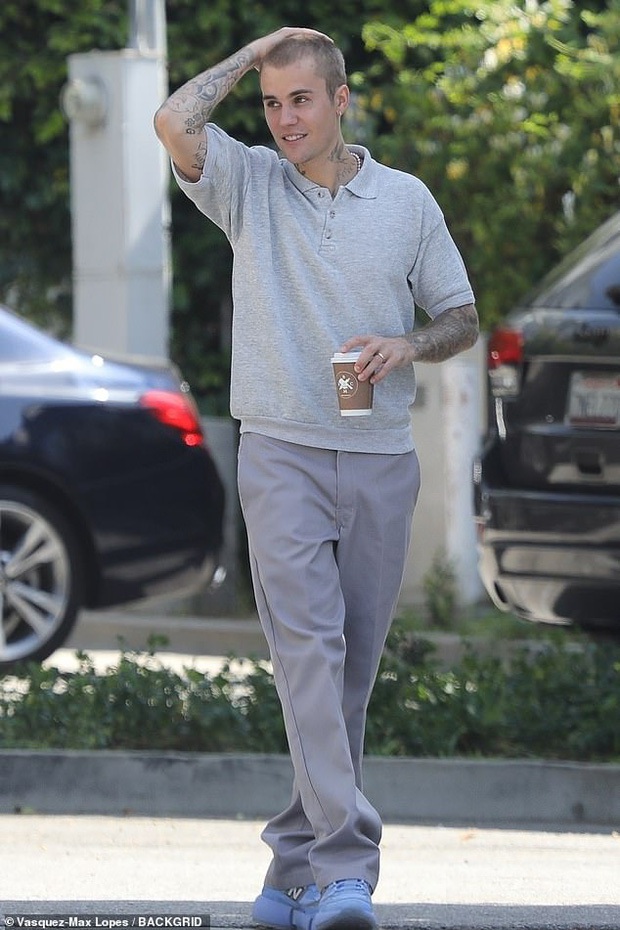 Justin Bieber cuối cùng đã lột xác: Cưỡi siêu xe 7,6 tỷ đi lượn phố cùng bà xã, nhan sắc hoàng tử nhạc Pop trở lại rồi! - Ảnh 8.