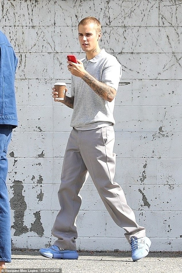 Justin Bieber cuối cùng đã lột xác: Cưỡi siêu xe 7,6 tỷ đi lượn phố cùng bà xã, nhan sắc hoàng tử nhạc Pop trở lại rồi! - Ảnh 9.
