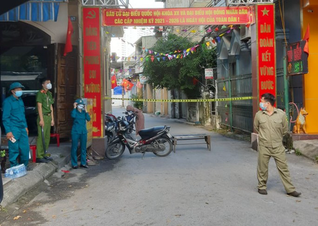 KHẨN: Tìm người đến những địa điểm liên quan cô gái trẻ làm nghề uốn tóc mắc Covid-19 - Ảnh 1. KHẨN: Tìm người đến những địa điểm liên quan cô gái trẻ làm nghề uốn tóc mắc Covid-19 - Ảnh 1.