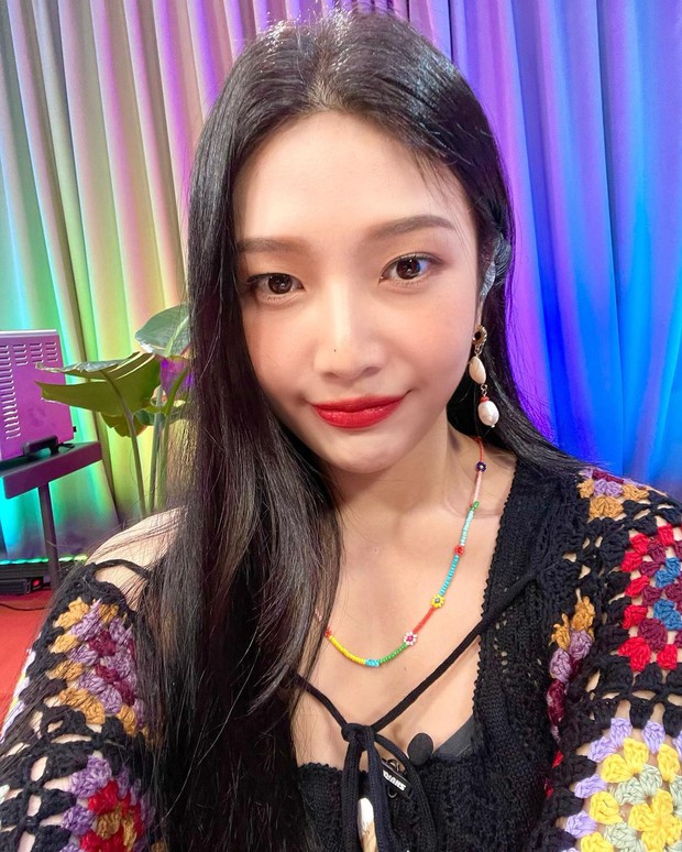 Joy đeo vòng cườm 500k xinh mê nhưng chỉ bỏ ra 20k là bạn sắm được chiếc hao hao - Ảnh 1. Joy đeo vòng cườm 500k xinh mê nhưng chỉ bỏ ra 20k là bạn sắm được chiếc hao hao - Ảnh 1.