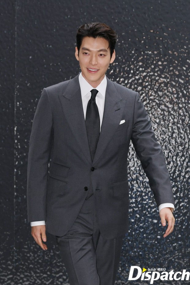 Kim Woo Bin lột xác tại sự kiện sau 3 năm ung thư: Visual trở lại thời The Heirs, phong thái tổng tài chấp ống kính phóng viên - Ảnh 6. Kim Woo Bin lột xác tại sự kiện sau 3 năm ung thư: Visual trở lại thời The Heirs, phong thái tổng tài chấp ống kính phóng viên - Ảnh 6.