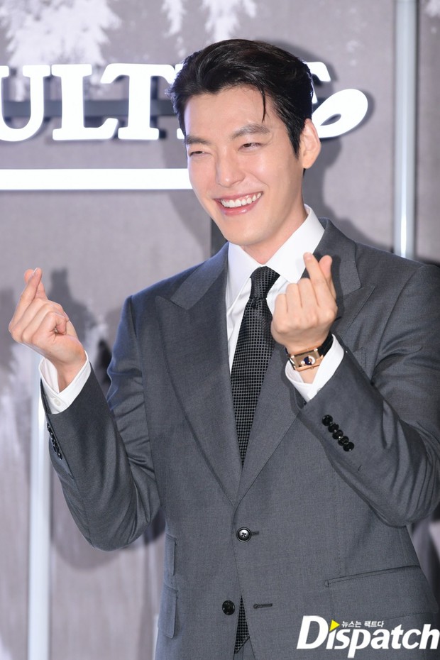 Kim Woo Bin lột xác tại sự kiện sau 3 năm ung thư: Visual trở lại thời The Heirs, phong thái tổng tài chấp ống kính phóng viên - Ảnh 3. Kim Woo Bin lột xác tại sự kiện sau 3 năm ung thư: Visual trở lại thời The Heirs, phong thái tổng tài chấp ống kính phóng viên - Ảnh 3.