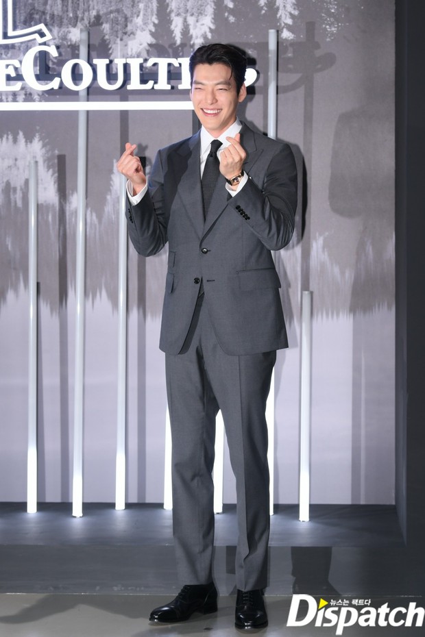 Kim Woo Bin lột xác tại sự kiện sau 3 năm ung thư: Visual trở lại thời The Heirs, phong thái tổng tài chấp ống kính phóng viên - Ảnh 7. Kim Woo Bin lột xác tại sự kiện sau 3 năm ung thư: Visual trở lại thời The Heirs, phong thái tổng tài chấp ống kính phóng viên - Ảnh 7.