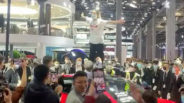 Chủ sở hữu xe điện Tesla ở Trung Quốc: Nó từng là niềm kiêu hãnh, nhưng bây giờ chỉ mang tới sự khinh thường - Ảnh 4. Chủ sở hữu xe điện Tesla ở Trung Quốc: Nó từng là niềm kiêu hãnh, nhưng bây giờ chỉ mang tới sự khinh thường - Ảnh 4.