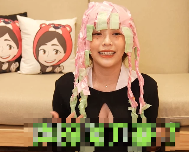Hóa thân thành Luyến Trụ phiên bản 0 đồng, nữ YouTuber bật khóc trên sóng vì sợ tâm hồn không đủ to - Ảnh 5. Hóa thân thành Luyến Trụ phiên bản 0 đồng, nữ YouTuber bật khóc trên sóng vì sợ tâm hồn không đủ to - Ảnh 5.