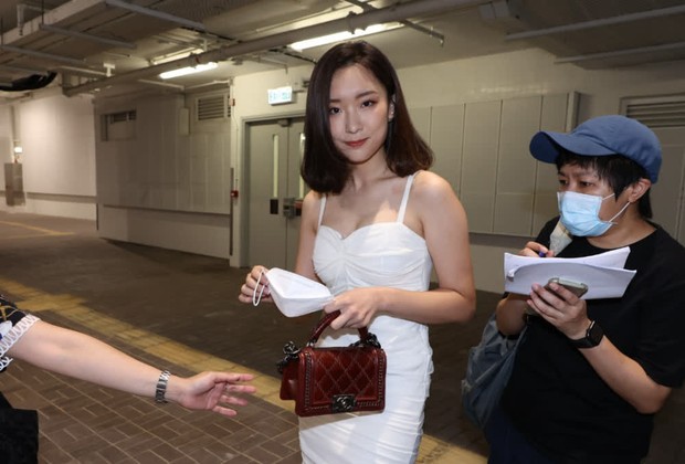 Hoảng hồn vòng sơ tuyển Hoa hậu Hong Kong: Thí sinh bị bóc lỗi make up, style lôi thôi như đi chợ, kéo đến 1 gương mặt sáng hiếm hoi mà vỡ òa - Ảnh 19.