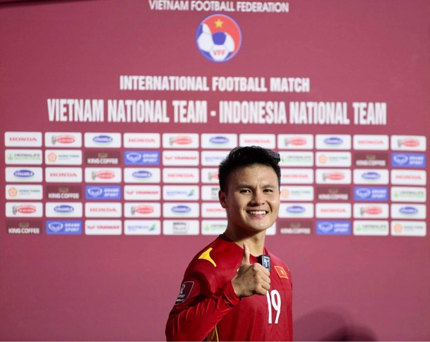 Dàn cầu thủ nam thần đối mặt với lùm xùm: Người tranh thủ làm giàu, người đúng chuẩn chồng quốc dân - Ảnh 35.
