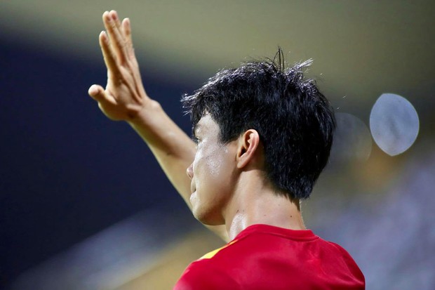 Đến lượt Công Phượng gia nhập team lầy, hóa gia sư phổ cập tiếng Anh cho fan ngoại quốc luôn - Ảnh 1. Đến lượt Công Phượng gia nhập team lầy, hóa gia sư phổ cập tiếng Anh cho fan ngoại quốc luôn - Ảnh 1.