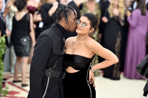 Sau 2 năm toang vì tiểu tam, Kylie Jenner và Travis Scott chính thức tái hợp, cách chàng gọi nàng báo hiệu tin vui? - Ảnh 10. Sau 2 năm toang vì tiểu tam, Kylie Jenner và Travis Scott chính thức tái hợp, cách chàng gọi nàng báo hiệu tin vui? - Ảnh 10.