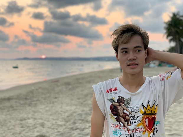 Dàn cầu thủ nam thần đối mặt với lùm xùm: Người tranh thủ làm giàu, người đúng chuẩn chồng quốc dân - Ảnh 7.