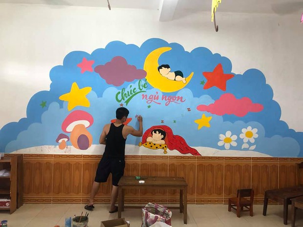 Đi cách ly tại trường mầm non, thầy giáo biến những bức tường bong tróc thành tranh vẽ đáng yêu hết nấc! - Ảnh 1. Đi cách ly tại trường mầm non, thầy giáo biến những bức tường bong tróc thành tranh vẽ đáng yêu hết nấc! - Ảnh 1.