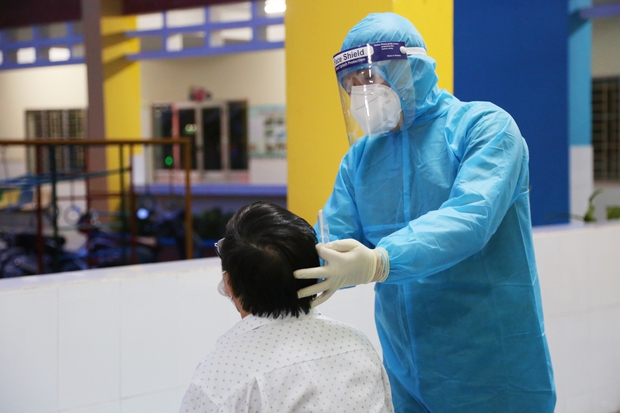 TP.HCM phát thông điệp, kêu gọi người dân: Hãy xem người đối diện mình như là một F0 - Ảnh 2. TP.HCM phát thông điệp, kêu gọi người dân: Hãy xem người đối diện mình như là một F0 - Ảnh 2.