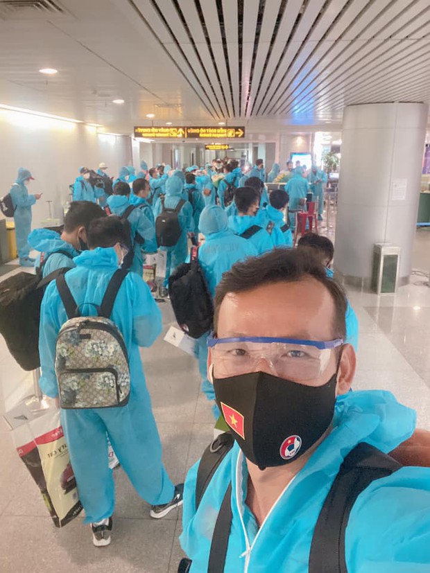 Tấn Trường khoe mới đó mà tăng 130K followers lận, hèn chi hạ cánh cái là livestream! - Ảnh 2.