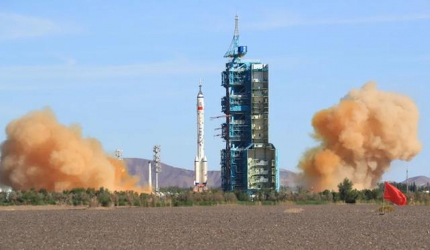 Trung Quốc phóng thành công tàu Thần Châu-12 đưa người lên trạm vũ trụ - Ảnh 1.
