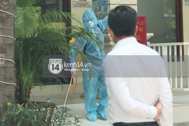 Toàn cảnh đội tuyển Việt Nam về đến Sài Gòn: Thầy Park quá dễ thương, cầu thủ mlem hết cỡ còn hàng xóm bật mode “hóng” nhiệt tình - Ảnh 24. Toàn cảnh đội tuyển Việt Nam về đến Sài Gòn: Thầy Park quá dễ thương, cầu thủ mlem hết cỡ còn hàng xóm bật mode “hóng” nhiệt tình - Ảnh 24.