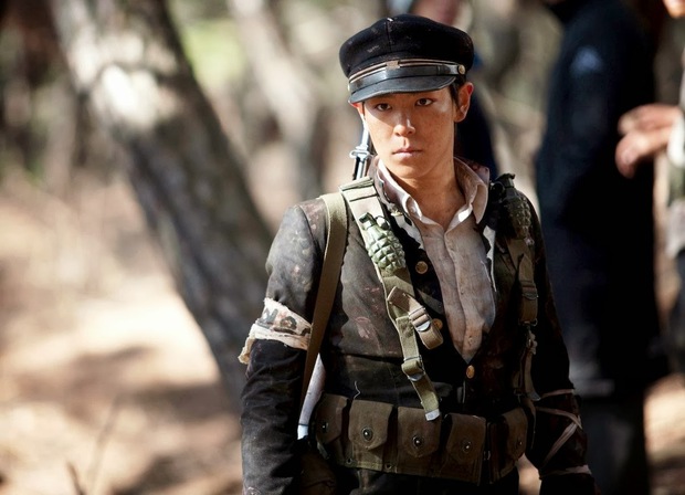 5 diễn viên Hàn bị tai nạn nghiêm trọng trên phim trường: T.O.P suýt mù một mắt, Lee Na Young xém mất mạng - Ảnh 1.