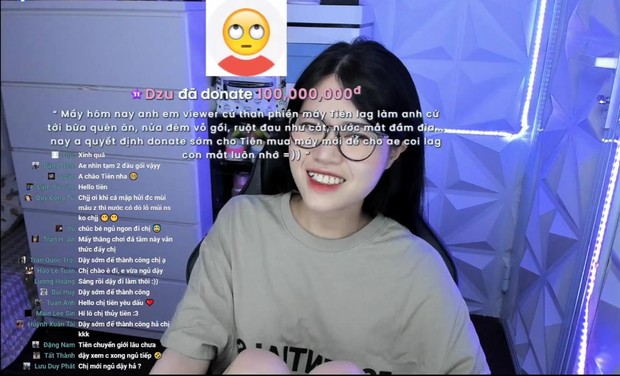 Nữ streamer Thủy Tiên bất ngờ không nói nên lời ngay trên sóng khi được một đại gia donate 100 triệu đồng - Ảnh 1.