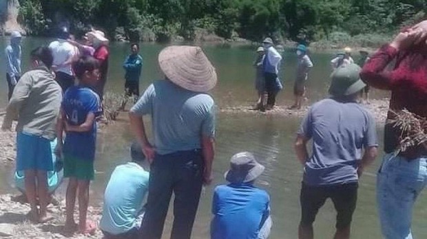 Nhóm bạn 10 người từ Hà Nội lên Hòa Bình tắm sông, thiếu niên 16 tuổi tử vong - Ảnh 1. Nhóm bạn 10 người từ Hà Nội lên Hòa Bình tắm sông, thiếu niên 16 tuổi tử vong - Ảnh 1.