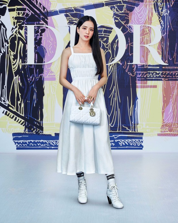 Jisoo (BLACKPINK) gây nổ sự kiện toàn cầu khủng Dior Cruise 2022, vào Instagram xem ảnh hậu trường zoom cận còn choáng hơn - Ảnh 3.