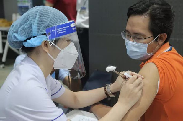 Người dân TP.HCM sẽ được nhắn tin mời đi tiêm vắc-xin Covid-19 - Ảnh 2. Người dân TP.HCM sẽ được nhắn tin mời đi tiêm vắc-xin Covid-19 - Ảnh 2.
