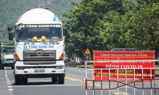 Xe chở người mắc COVID-19 từ TP.HCM lọt vào Đà Nẵng vì qua chốt không có ai chặn - Ảnh 1.