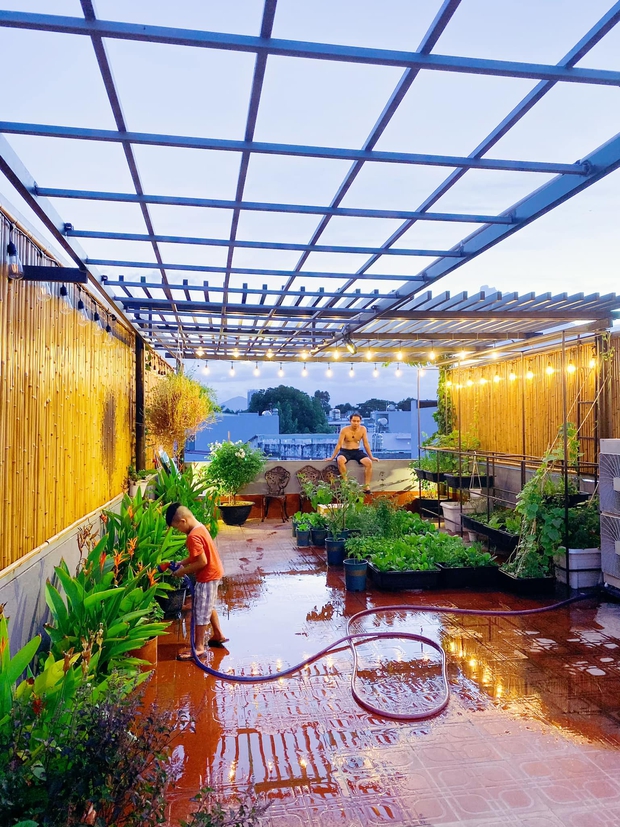 Kinh doanh tự do, vợ chồng xây nhà 4 tầng rộng 680m2, nhìn bếp với sân thượng chỉ biết khen: Đúng là nhà người ta! - Ảnh 10. Kinh doanh tự do, vợ chồng xây nhà 4 tầng rộng 680m2, nhìn bếp với sân thượng chỉ biết khen: Đúng là nhà người ta! - Ảnh 10.