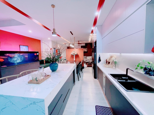 Kinh doanh tự do, vợ chồng xây nhà 4 tầng rộng 680m2, nhìn bếp với sân thượng chỉ biết khen: Đúng là nhà người ta! - Ảnh 3. Kinh doanh tự do, vợ chồng xây nhà 4 tầng rộng 680m2, nhìn bếp với sân thượng chỉ biết khen: Đúng là nhà người ta! - Ảnh 3.