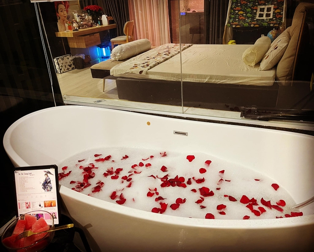 Kinh doanh tự do, vợ chồng xây nhà 4 tầng rộng 680m2, nhìn bếp với sân thượng chỉ biết khen: Đúng là nhà người ta! - Ảnh 19. Kinh doanh tự do, vợ chồng xây nhà 4 tầng rộng 680m2, nhìn bếp với sân thượng chỉ biết khen: Đúng là nhà người ta! - Ảnh 19.