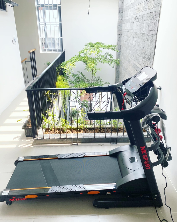 Kinh doanh tự do, vợ chồng xây nhà 4 tầng rộng 680m2, nhìn bếp với sân thượng chỉ biết khen: Đúng là nhà người ta! - Ảnh 18. Kinh doanh tự do, vợ chồng xây nhà 4 tầng rộng 680m2, nhìn bếp với sân thượng chỉ biết khen: Đúng là nhà người ta! - Ảnh 18.