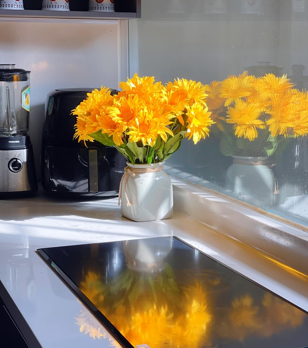 Kinh doanh tự do, vợ chồng xây nhà 4 tầng rộng 680m2, nhìn bếp với sân thượng chỉ biết khen: Đúng là nhà người ta! - Ảnh 6. Kinh doanh tự do, vợ chồng xây nhà 4 tầng rộng 680m2, nhìn bếp với sân thượng chỉ biết khen: Đúng là nhà người ta! - Ảnh 6.