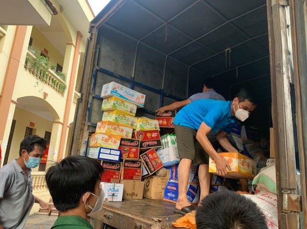 Hơn 13.000 gói băng vệ sinh được đội tình nguyện Ăn no rửng mỡ gửi vào tâm dịch cho chị em - Ảnh 3.