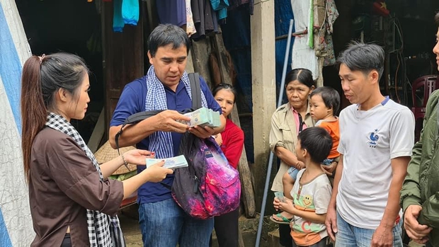 Chiếc ba lô MC Quyền Linh đựng 2,2 tỷ tiền từ thiện hoá ra là đồ cũ của cô con gái Lọ Lem đây mà! - Ảnh 4.