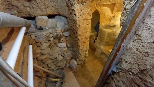 Giận bố mẹ, thanh niên tự tay đào hầm dưới đất để “ở riêng”, kiên trì 6 năm cho ra thành quả hoành tráng và bề thế khiến dân mạng lác mắt - Ảnh 3.