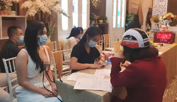 Hơn 30 người đến từ nhiều tỉnh thành tụ tập khai trương thẩm mỹ viện - Ảnh 3. Hơn 30 người đến từ nhiều tỉnh thành tụ tập khai trương thẩm mỹ viện - Ảnh 3.