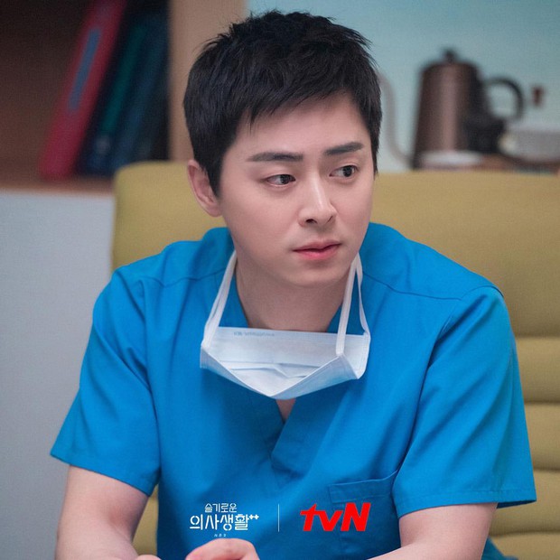 Thánh làm màu ở Hospital Playlist - Jo Jung Suk: Ngôi sao đi lên từ nghèo khó, tự nguyện cắt 7 tỷ tiền cát xê vì lý do không ai ngờ - Ảnh 11.