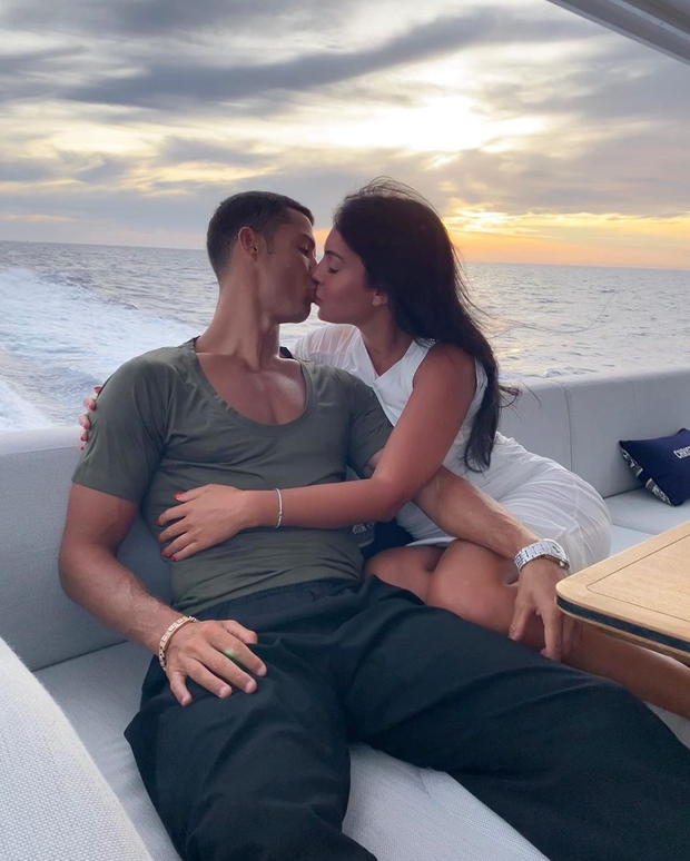 Chuyện cổ tích của Georgina Rodriguez: Cô nhân viên quèn tại Gucci trở thành bạn gái của Cristiano Ronaldo - Ảnh 4. Chuyện cổ tích của Georgina Rodriguez: Cô nhân viên quèn tại Gucci trở thành bạn gái của Cristiano Ronaldo - Ảnh 4.