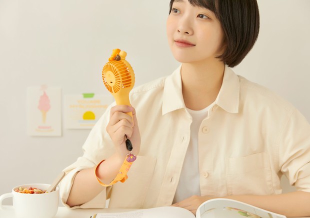 Kakao Friends có 8 món phụ kiện mùa hè cưng xỉu: Từ khuôn làm đá đến đủ loại quạt xinh quá trời - Ảnh 18.
