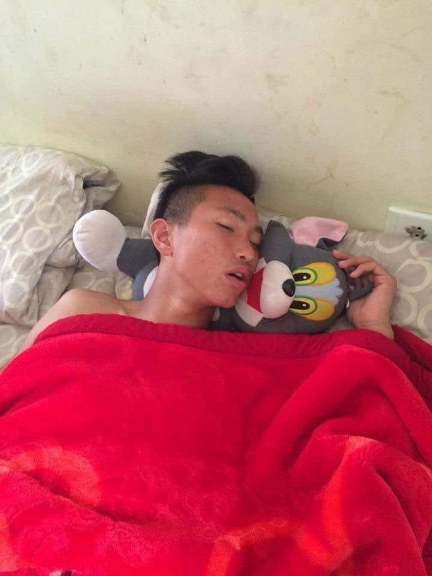 Loạt ảnh bị đào lại của các tuyển thủ Việt Nam khiến fan phì cười: Ai cũng có một thời trẻ trâu - Ảnh 2. Loạt ảnh bị đào lại của các tuyển thủ Việt Nam khiến fan phì cười: Ai cũng có một thời trẻ trâu - Ảnh 2.
