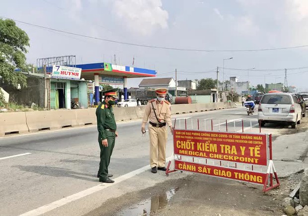 Quảng Ngãi cách ly tập trung tất cả người đến từ TP.HCM - Ảnh 1. Quảng Ngãi cách ly tập trung tất cả người đến từ TP.HCM - Ảnh 1.