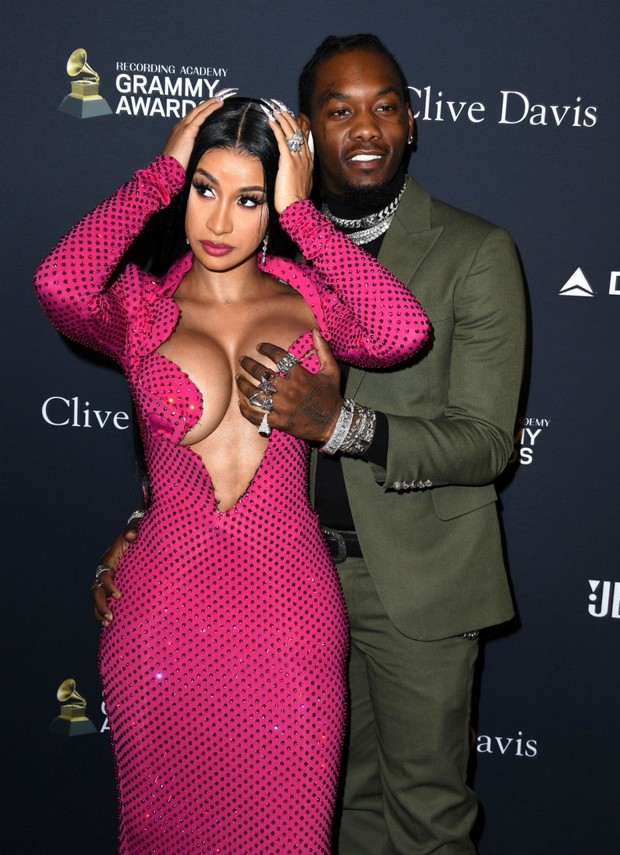 Sao Hollywood hôn hít ở thảm đỏ: Selena và vợ chồng Justin đối lập, Cardi B phản cảm gây sốc, Brad Pitt chưa đỉnh bằng Tom Cruise - Ảnh 5. Sao Hollywood hôn hít ở thảm đỏ: Selena và vợ chồng Justin đối lập, Cardi B phản cảm gây sốc, Brad Pitt chưa đỉnh bằng Tom Cruise - Ảnh 5.