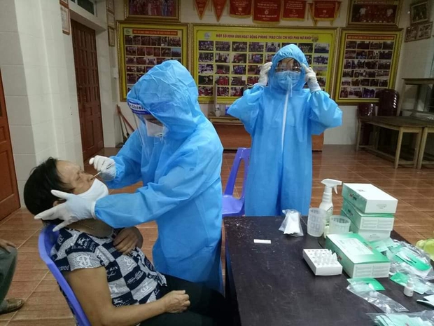 Nghệ An: Phát hiện 8 mẫu dương tính với virus SARS-CoV-2 trong quá trình test nhanh - Ảnh 1. Nghệ An: Phát hiện 8 mẫu dương tính với virus SARS-CoV-2 trong quá trình test nhanh - Ảnh 1.