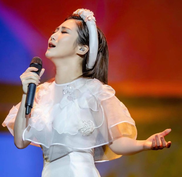 Hương Tràm giãi bày cuộc sống sau 2 năm ở Mỹ: Thừa nhận gặp khó khăn kinh tế, bỏ ngay 1 thói quen lúc sống tại Việt Nam - Ảnh 4. Hương Tràm giãi bày cuộc sống sau 2 năm ở Mỹ: Thừa nhận gặp khó khăn kinh tế, bỏ ngay 1 thói quen lúc sống tại Việt Nam - Ảnh 4.