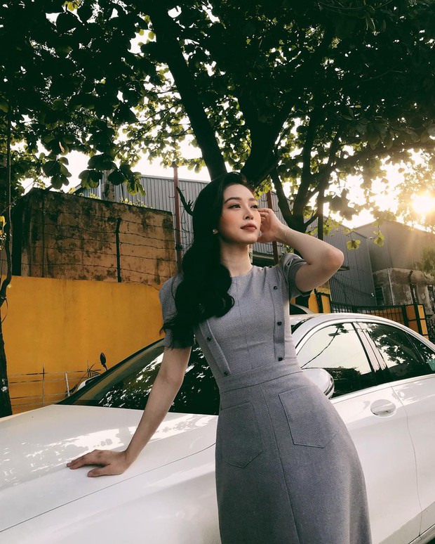 Instagram look sao Việt tuần qua: Hà Tăng ở nhà mà lên đồ sang hết nấc, vòng 1 xôi thịt của Minh Hằng chiếm sóng - Ảnh 4. Instagram look sao Việt tuần qua: Hà Tăng ở nhà mà lên đồ sang hết nấc, vòng 1 xôi thịt của Minh Hằng chiếm sóng - Ảnh 4.