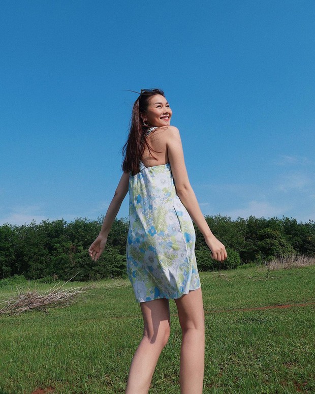 Instagram look sao Việt tuần qua: Hà Tăng ở nhà mà lên đồ sang hết nấc, vòng 1 xôi thịt của Minh Hằng chiếm sóng - Ảnh 3. Instagram look sao Việt tuần qua: Hà Tăng ở nhà mà lên đồ sang hết nấc, vòng 1 xôi thịt của Minh Hằng chiếm sóng - Ảnh 3.