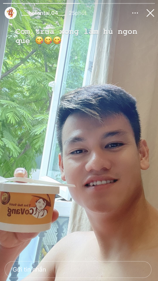 Ngày thứ 4 cách ly của ĐT Việt Nam: Dàn nam thần mở đại hội khoe múi sầu riêng, trai có vợ hướng về gia đình - Ảnh 19.