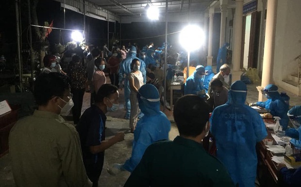TPHCM: Nhiều người không được tiêm vắc xin COVID-19 vì… lớn tuổi - Ảnh 1. TPHCM: Nhiều người không được tiêm vắc xin COVID-19 vì… lớn tuổi - Ảnh 1.